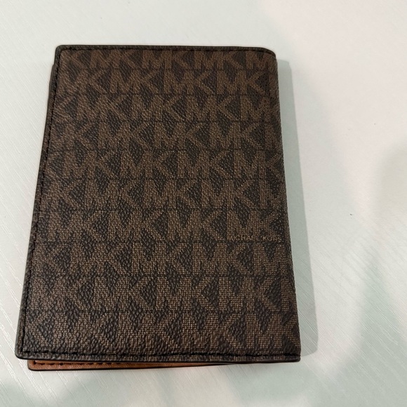 Michael Kors Brown Logo Card Holder - Picture 3 of 5